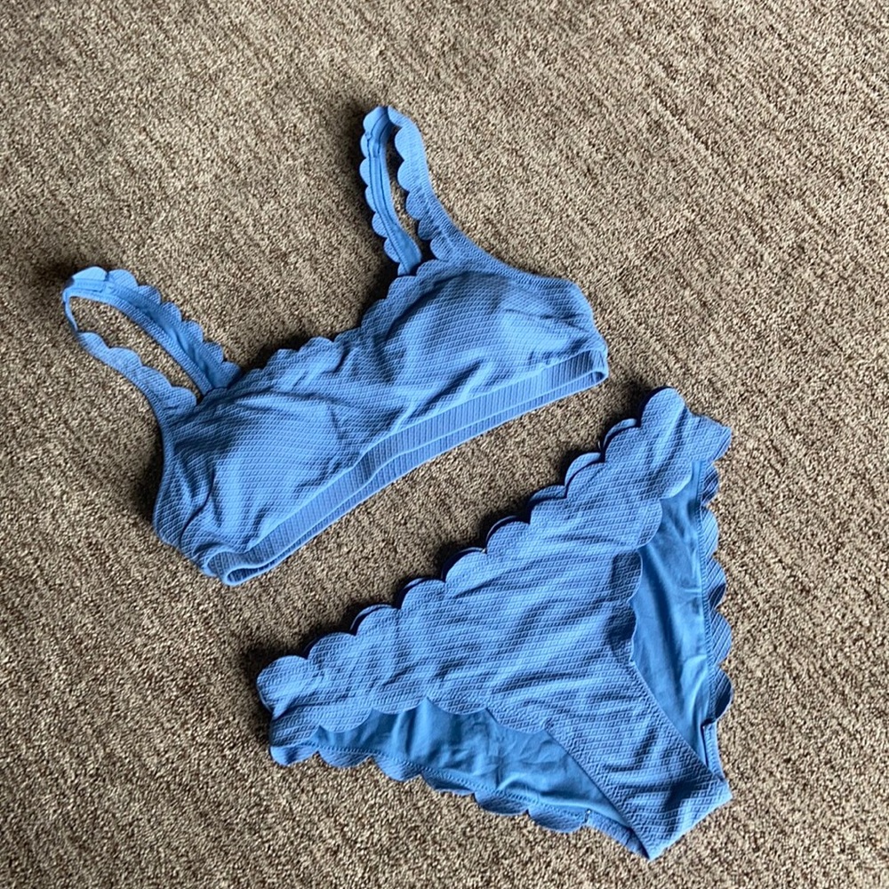 Scalloped edge bikini